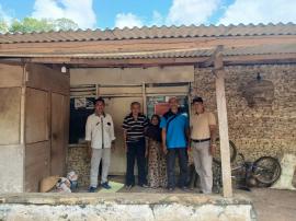 Penempelan Stiker Penerima Bansos Pemerintah